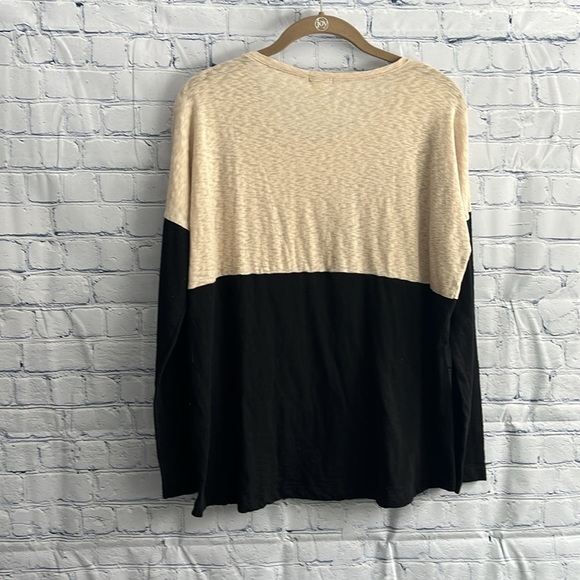 J. Crew Black and Cream Colorblock Long Sleeve lightweight sweater Womans size S - Picture 3 of 3